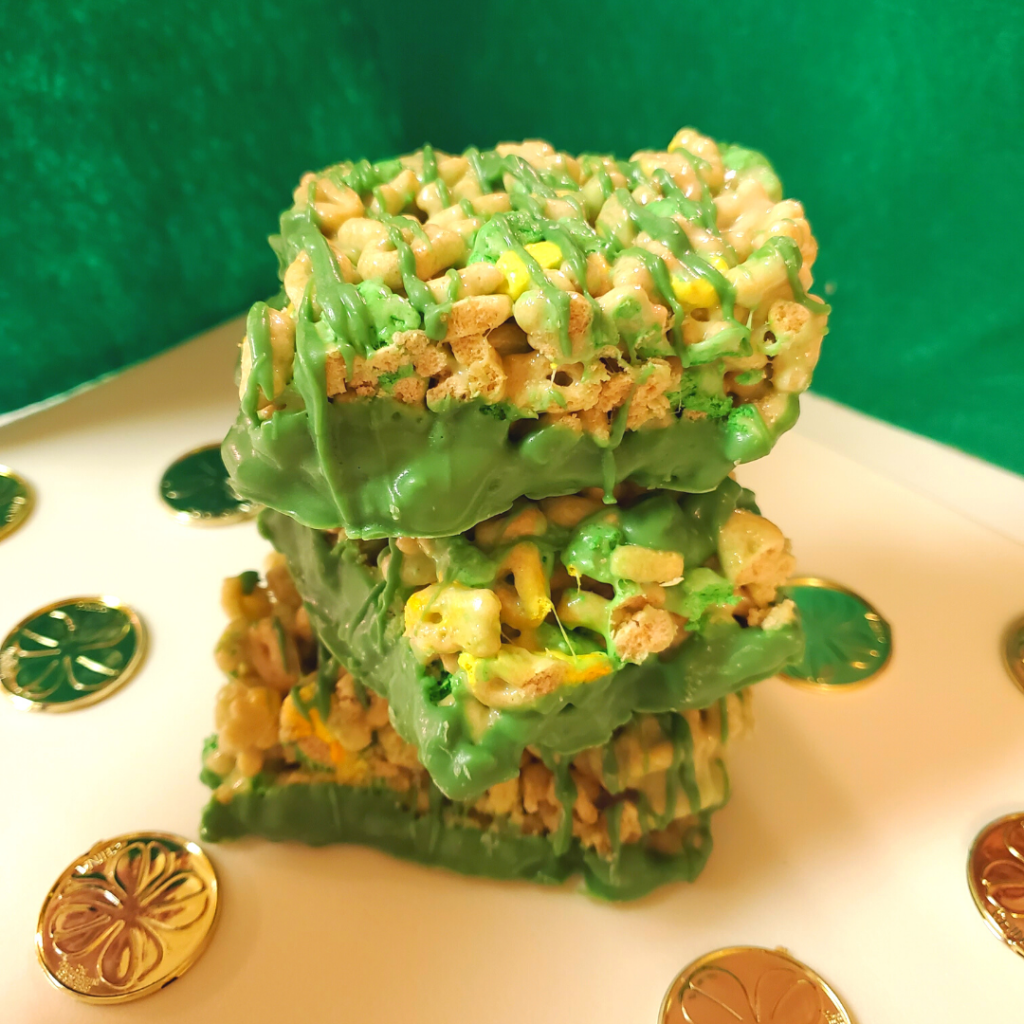 A fun St. Patrick’s Day take on the traditional Rice Krispies Treats, these Lucky Charms Marshmallow Treats are the perfect easy-to-make, no-bake dessert. Plus, they’re sweet, crunchy, so buttery, and have TWO kinds of marshmallows! Yum!